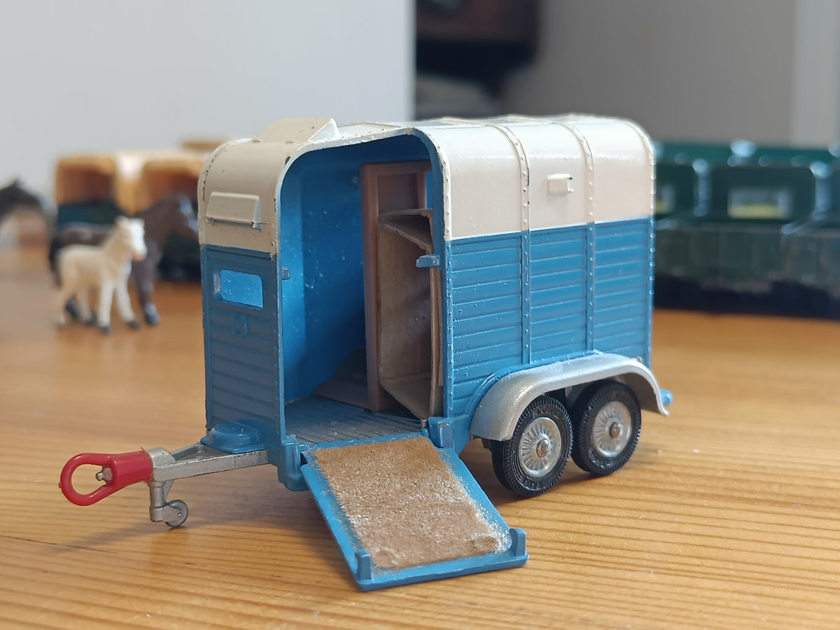112 Rice Double Horsebox (3) – Corgi Toys