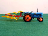Gift Set 18 Fordson Power Major Tractor (early edition) + Plough (1)