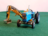 74 Ford 5000 Tractor with Hydraulic Scoop at the side