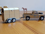 Gift Set 2 Land Rover and Pony trailer in fawn / cream (3)