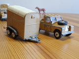 Gift Set 2 Land Rover and Pony trailer in fawn / cream (3)