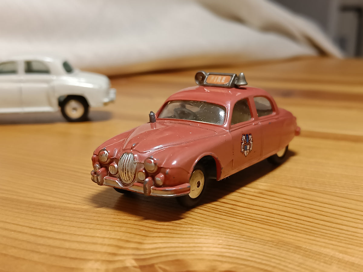 コーギ■Corgi Toys Jaguar 2.4 Litre Fire Car 213S Jaguar 2.4 litre Fire Manager's Car (1) – Corgi Toys