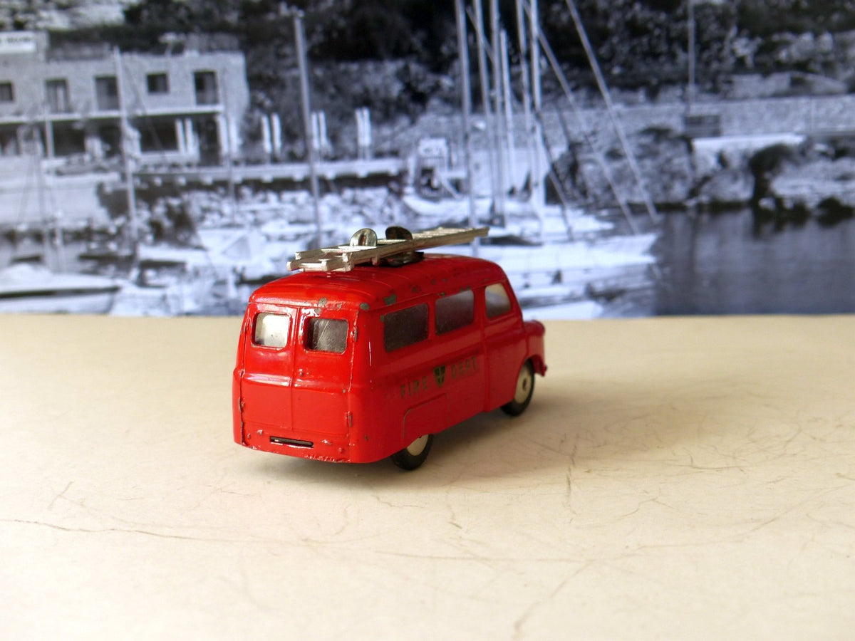 423 Bedford CA Fire Tender MkII – Corgi Toys