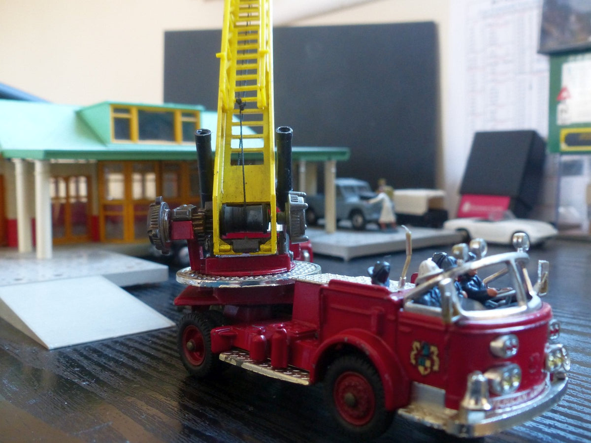 1143 American La France Aerial Rescue Truck – Corgi Toys