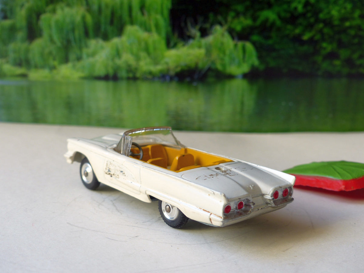 430 Ford Thunderbird Bermuda Taxi – Corgi Toys