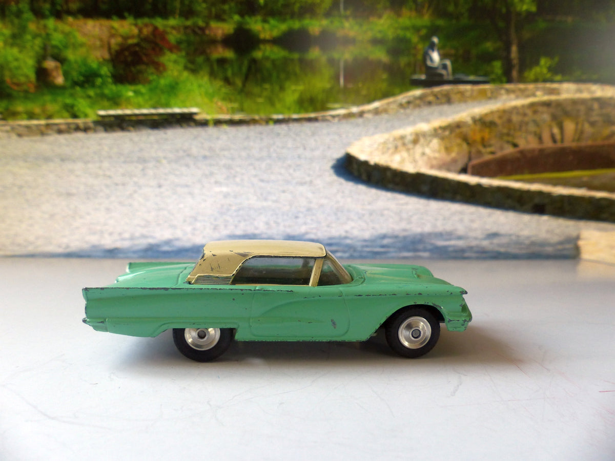 214 Ford Thunderbird Hard Top *rare late edition* – Corgi Toys