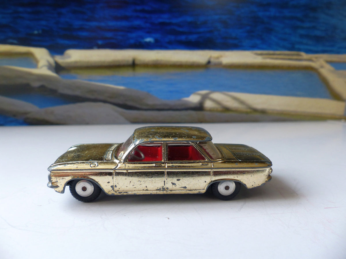 229 Chevrolet Corvair gold (2) – Corgi Toys