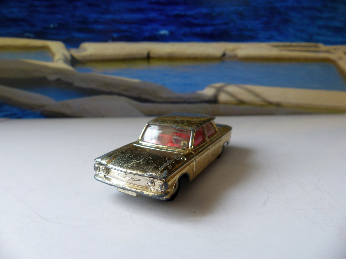 229 Chevrolet Corvair gold (2) – Corgi Toys