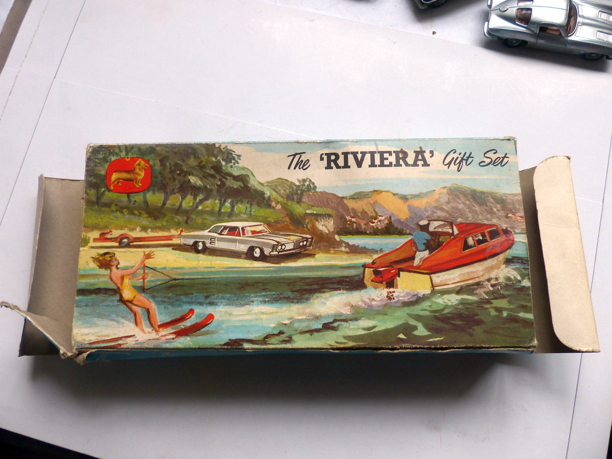 Gift Set 31 Buick Riviera and Dolphin Boat in original box – Corgi