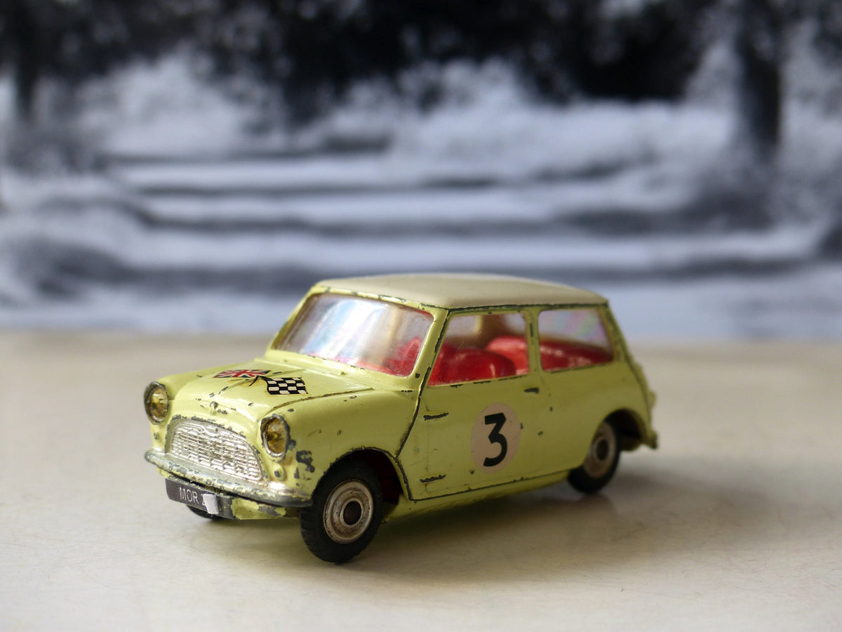 Corgi n° 227 Morris Mini-Cooper compétition Model #7 en boite 1/43