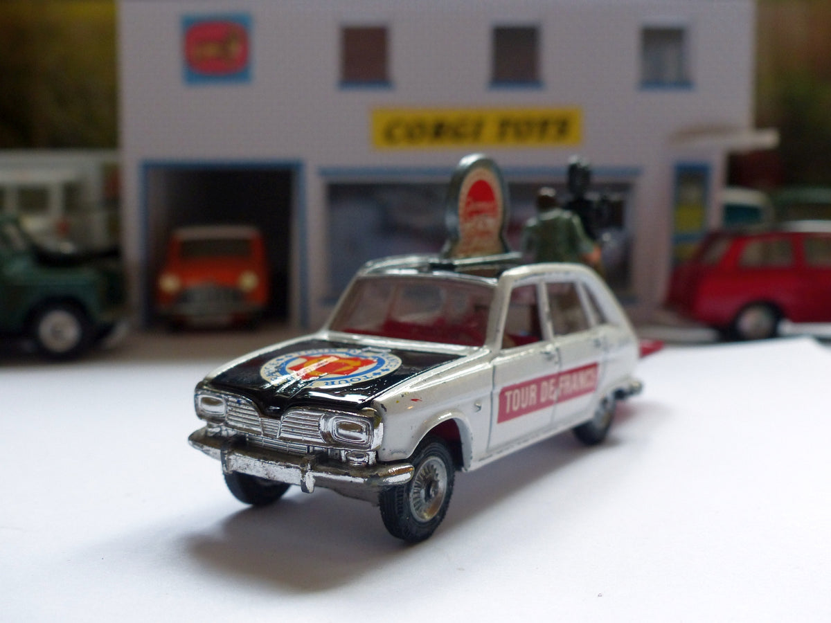 Gift Set 13 Renault 16 Tour de France *with red headboard* – Corgi