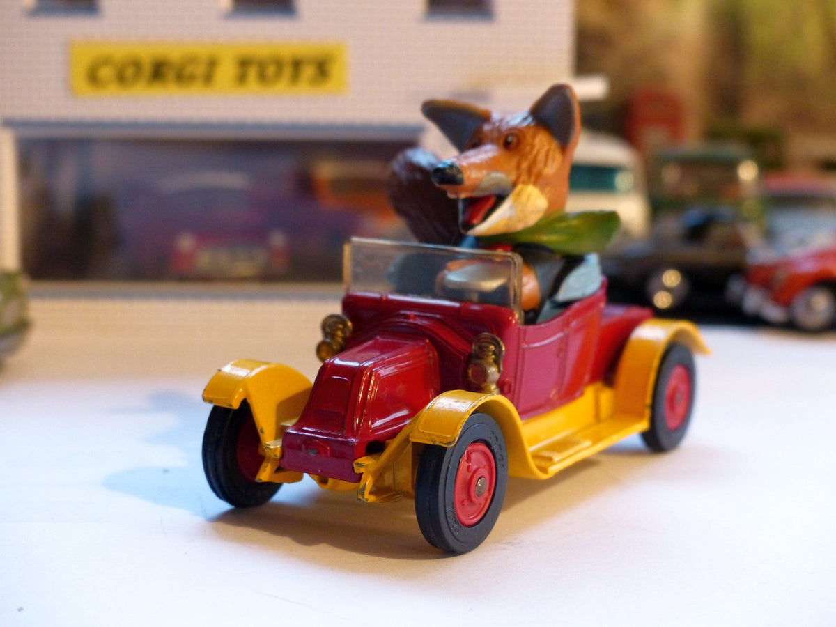 808 Basil Brush's Renault – Corgi Toys