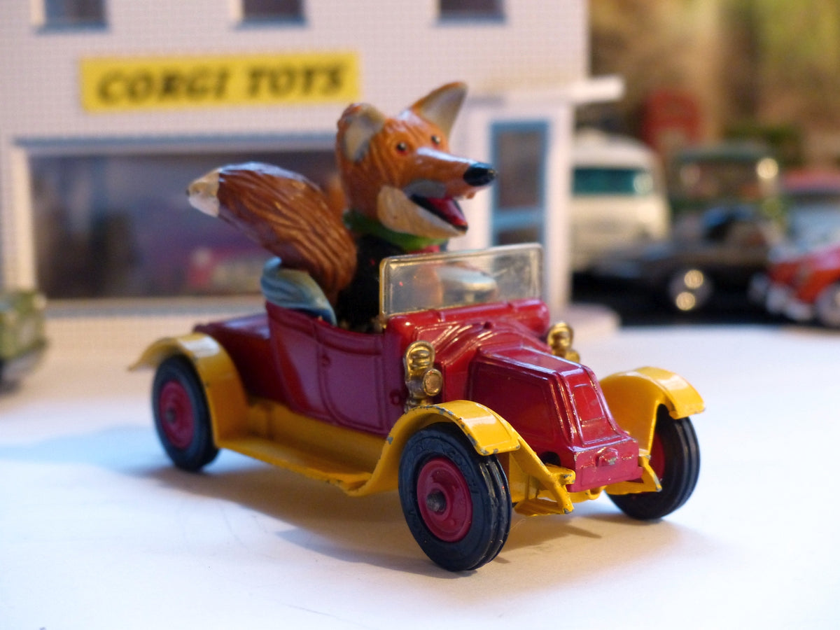 808 Basil Brush's Renault – Corgi Toys