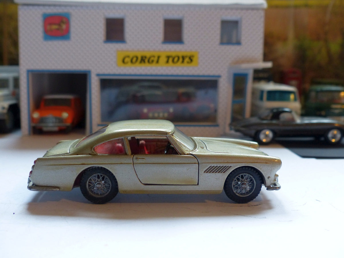 Solido 123 Ferrari 250GT 2+2 – Corgi Toys