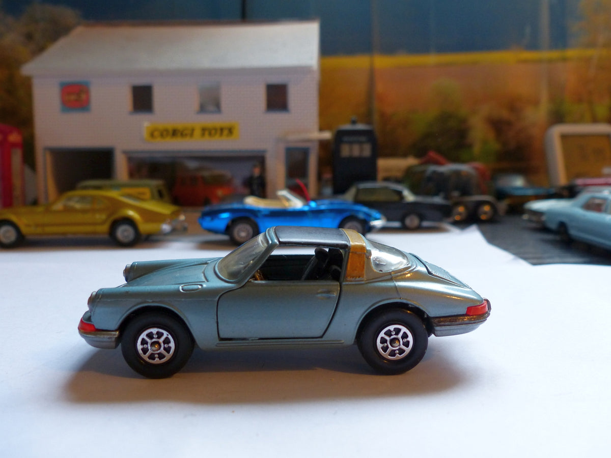 382 Porsche 911S Targa with original box (1) – Corgi Toys