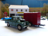 Gift Set 2 Land Rover and Pony Trailer