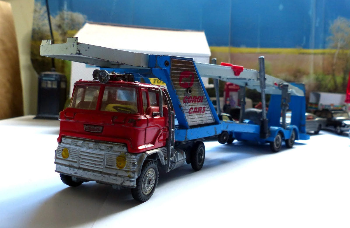 1138 Ford Car Transporter – Corgi Toys