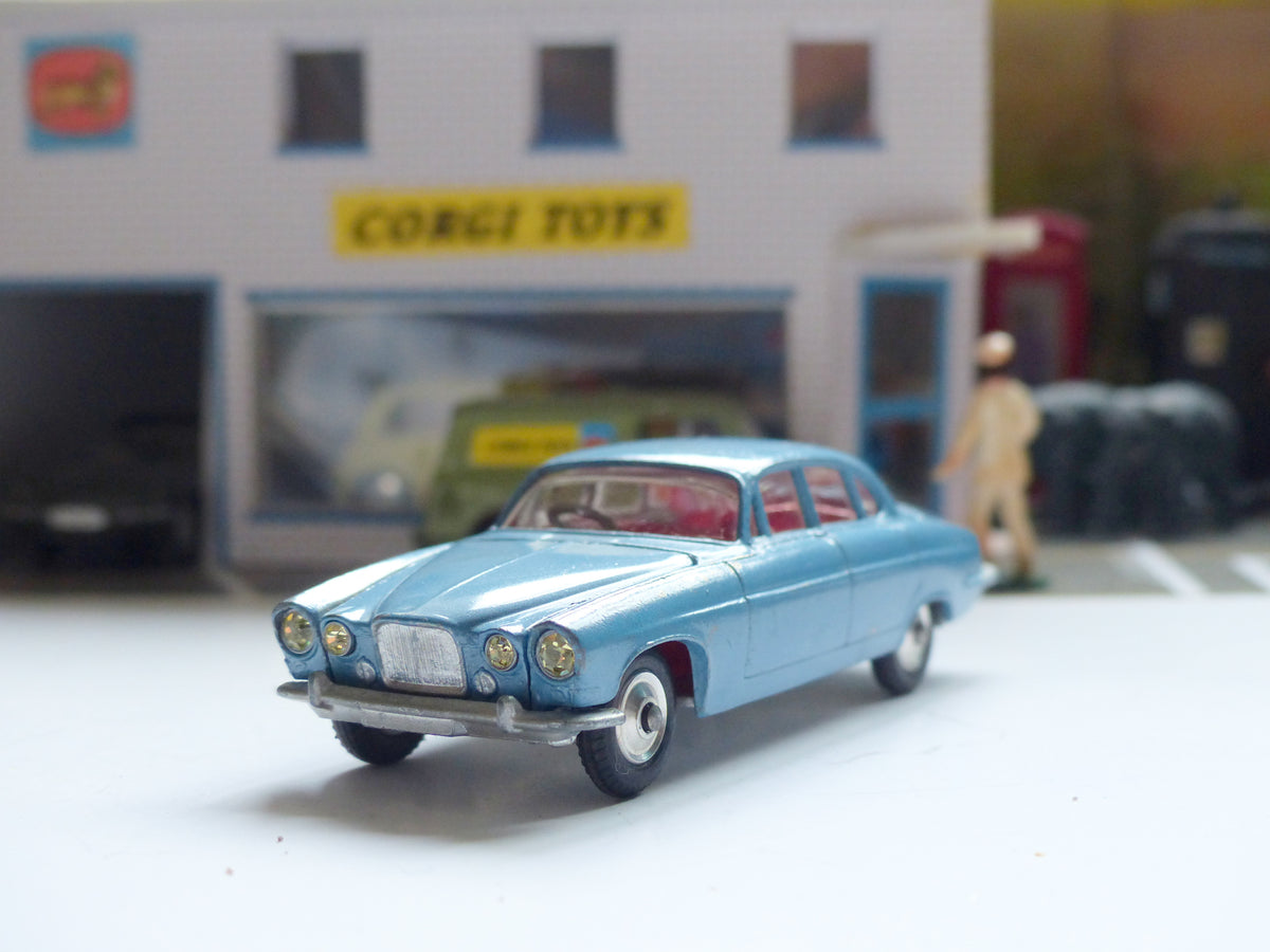 238 Jaguar Mk X in metallic silver-blue – Corgi Toys