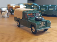 438 Land Rover in deep green 11 with red seats