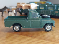 438 Land Rover in deep green 13