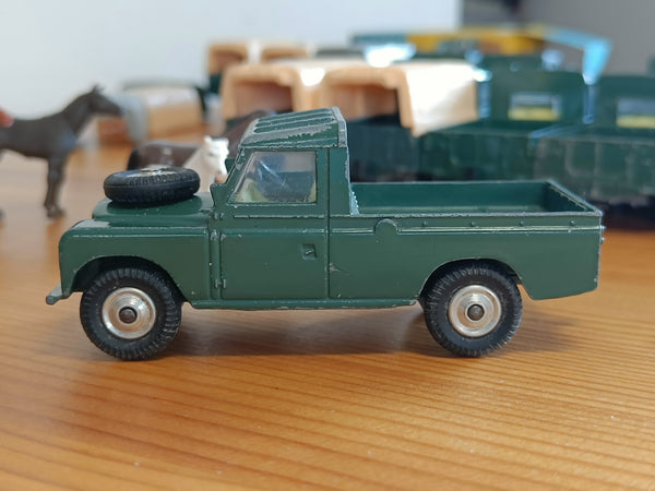 438 Land Rover in deep green 15