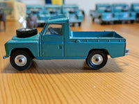 438 Land Rover in turquoise-green with shaped wheels 6