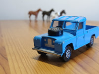 Gift Set 15 Pony Club Land Rover (8) *red interior*