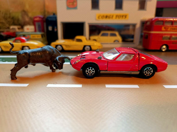 342 Lamborghini P400GT Muira in red *with original bull* – Corgi Toys