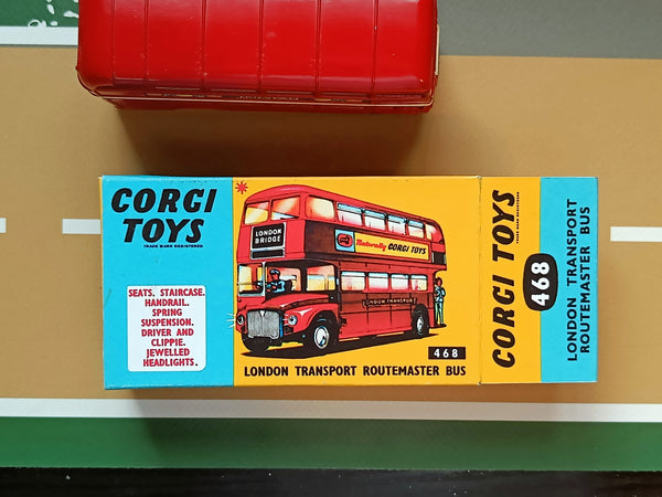 468 London Bus with cast wheels but no jewels (2)