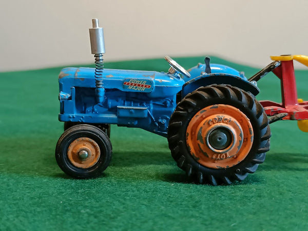 Gift Set 18 Fordson Power Major Tractor (early edition) + Plough