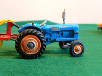 Gift Set 18 Fordson Power Major Tractor (early edition) + Plough