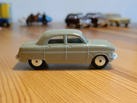 200 Ford Consul in mushroom