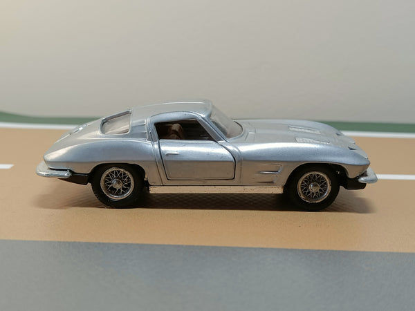 310 Chevrolet Sting Ray in silver (Auto-Pilen copy)