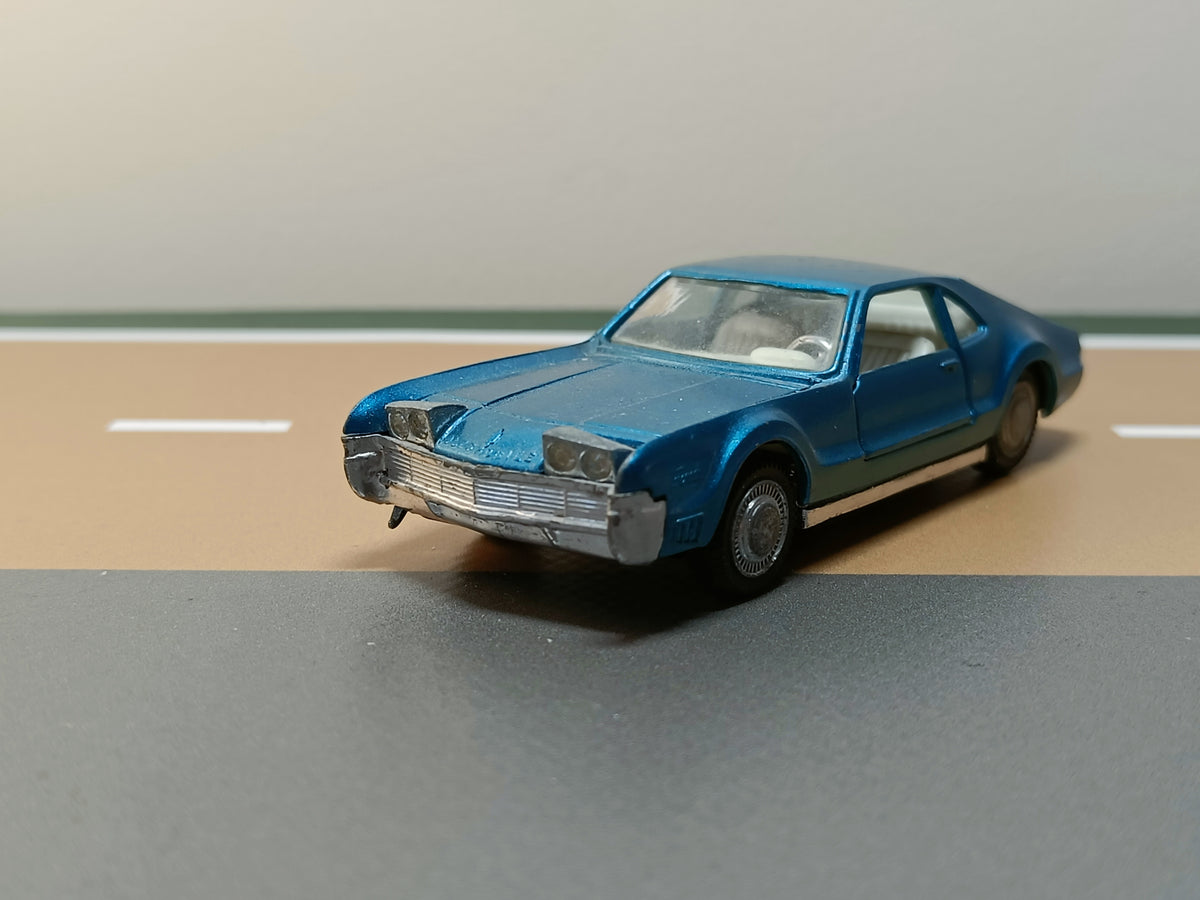 Oldsmobile Toronado 1966 (green) - döküm modeli - Spark S2952