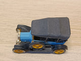 9013 Ford 1915 model T with figure