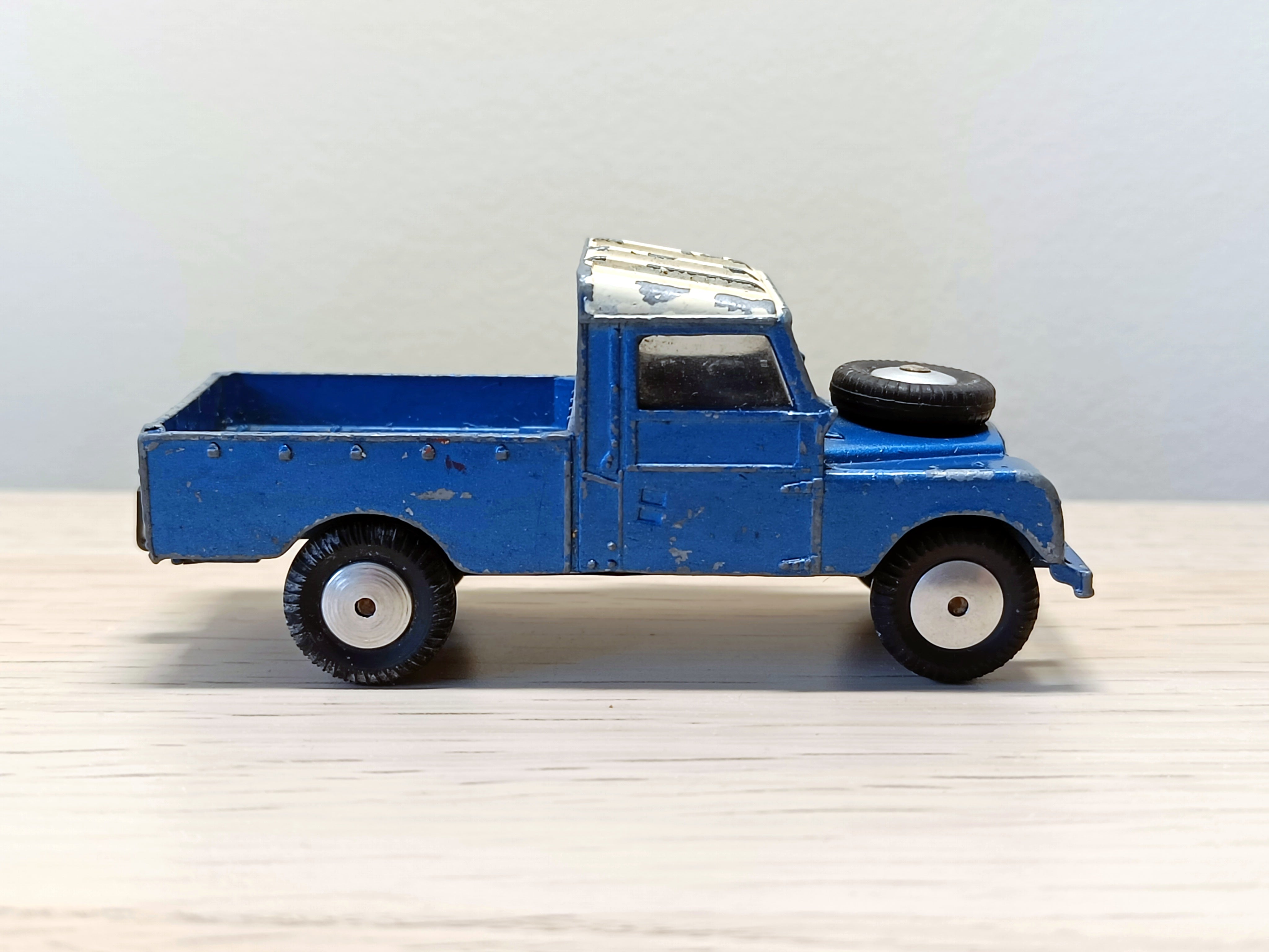 ミニカー LANDROVER CORGI TOYS 3set IMG20240418105125.jpg?v=1713434637
