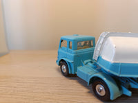 1141 Bedford Milk Tanker