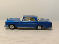 253 Mercedes-Benz 220SE in metallic blue (3)