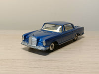 253 Mercedes-Benz 220SE in metallic blue (3)