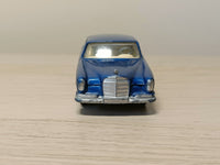 253 Mercedes-Benz 220SE in metallic blue (3)