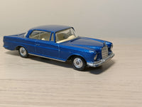 253 Mercedes-Benz 220SE in metallic blue (3)