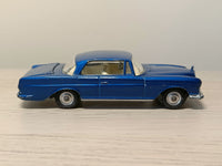 253 Mercedes-Benz 220SE in metallic blue (3)