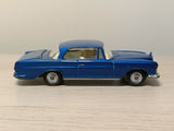 253 Mercedes-Benz 220SE in metallic blue (3)