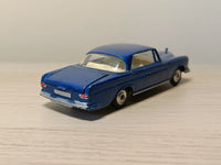 253 Mercedes-Benz 220SE in metallic blue (3)