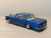 253 Mercedes-Benz 220SE in metallic blue (3)