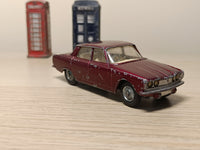 252 Rover 2000 in maroon with rare cast wheels (4)