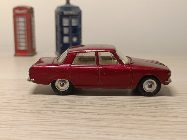 252 Rover 2000 in maroon