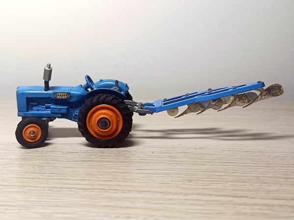 Gift Set 13 Fordson Power Major Tractor + Plough (2)