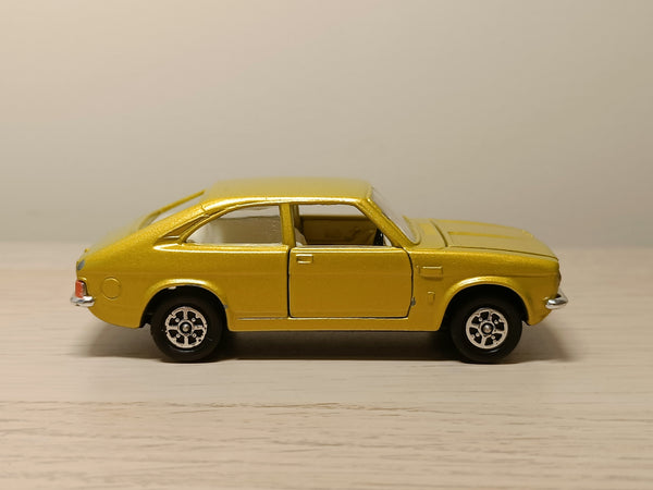 306 Morris Marina in metallic lemon