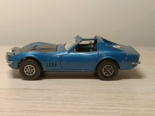 387 Chevrolet Corvette Stingray in metallic blue *with jewelled rear lights*